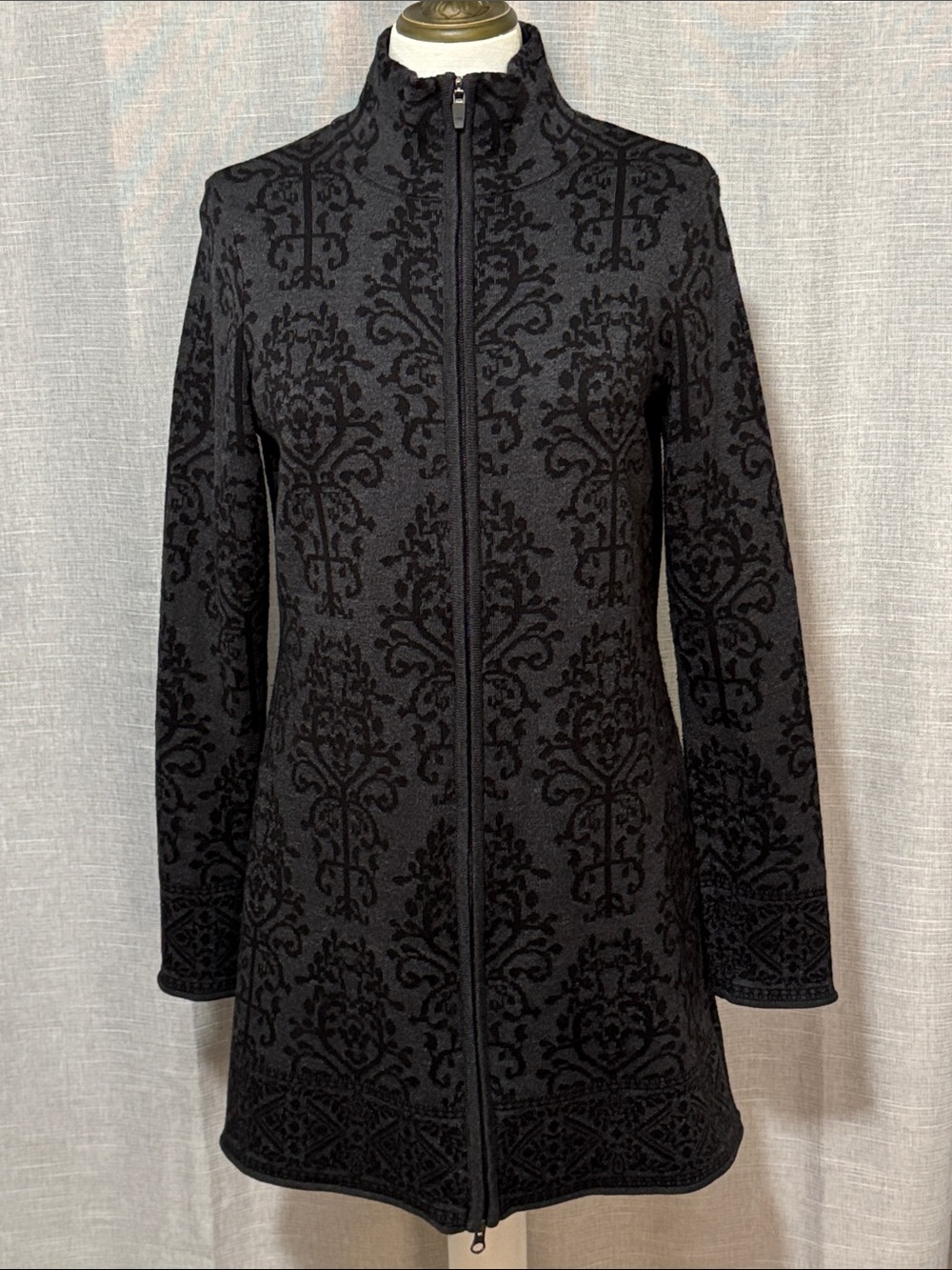 Cynthia Rowley Sweater-Long Length Full Zip-Sz M-Black/Gray Damask Print-GUC